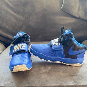 Nike Team Hustle D8 'Royal Black'